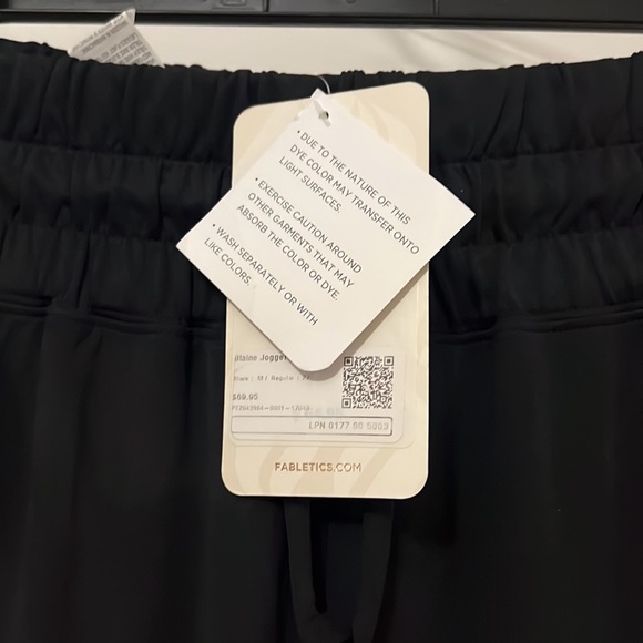 Fabletics black Blaine Harem pull on Pant II SZ M NWT workout pants comfortable - Picture 12 of 15